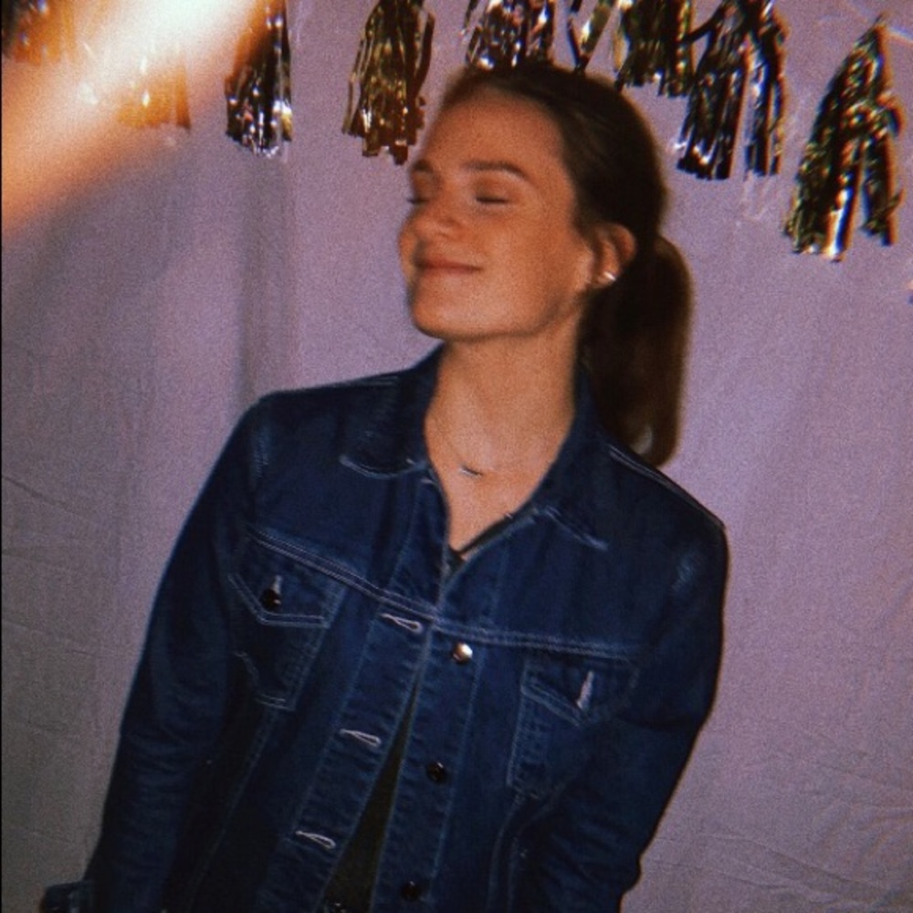 Meet your Posher, Caitlin